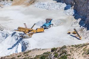 Maximizing Component Lifespan in Aggressive Crushing Environments: A Metallurgical and Operational Guide