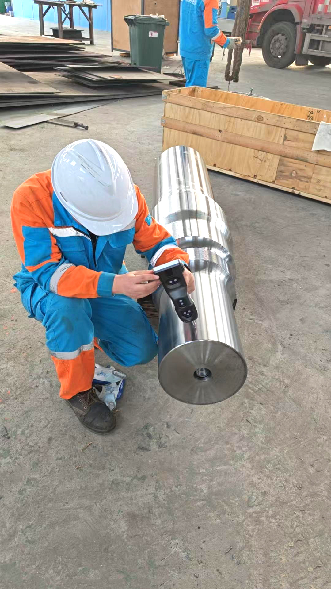 Yonsmen cone crusher main shaft finish-ground journal surface inspection before shipment