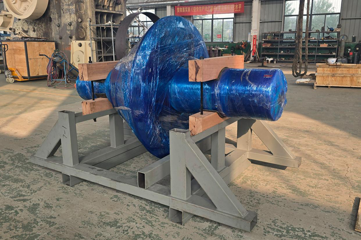 mining machinery main shaft assembly dimensional verification with micrometer at factory