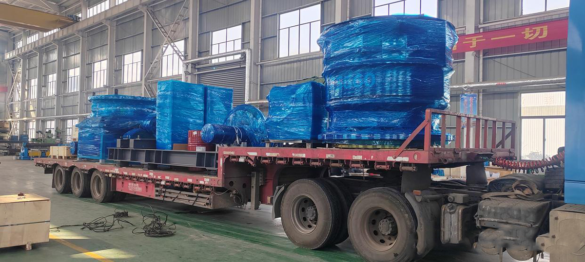large cone crusher frame loading operation at Yonsmen manufacturing facility